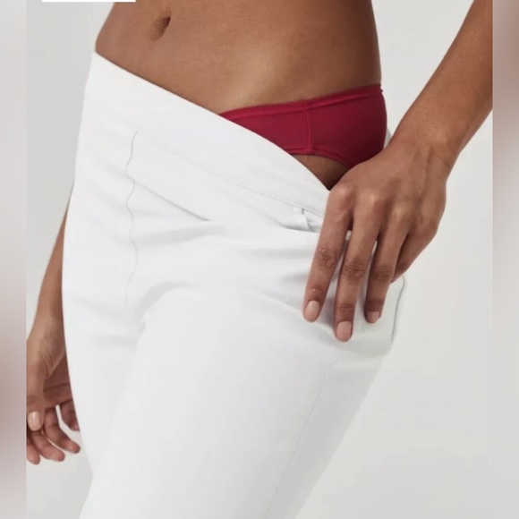 New SPANX Silver Linings Kick Flare Pull-on Pants size Medium in Classic White - Picture 3 of 16